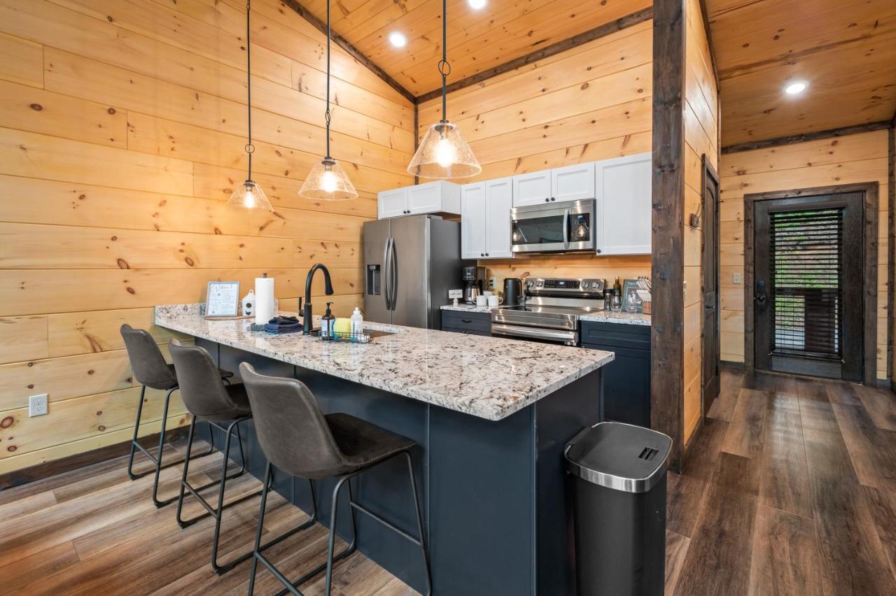 New Cozy Mountain Cabin Hot Tub Near Downtown Gatlinburg Exterior photo