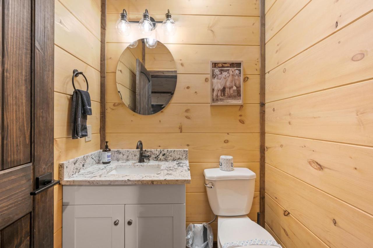 New Cozy Mountain Cabin Hot Tub Near Downtown Gatlinburg Exterior photo
